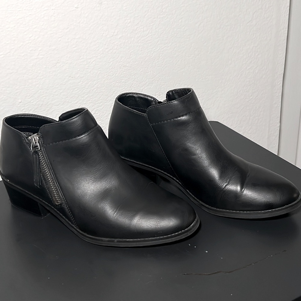 Time And Tru Memory Foam Heel (Size 9w) - image 2